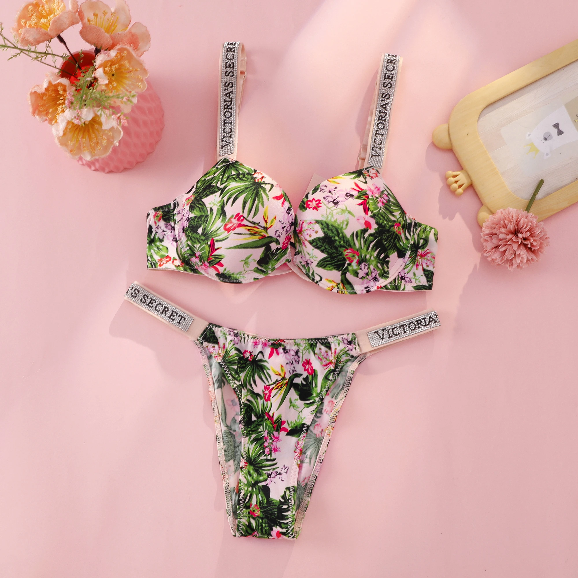 Conjunto de sujetador push-up  - Beauty Makeup Louis Vuitton reseña y precio